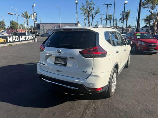 White 2020 Nissan Rogue SV