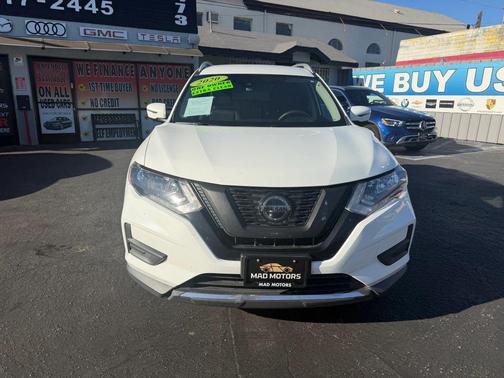 White 2020 Nissan Rogue SV