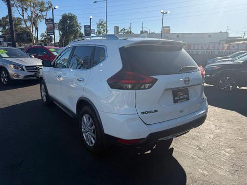 White 2020 Nissan Rogue SV