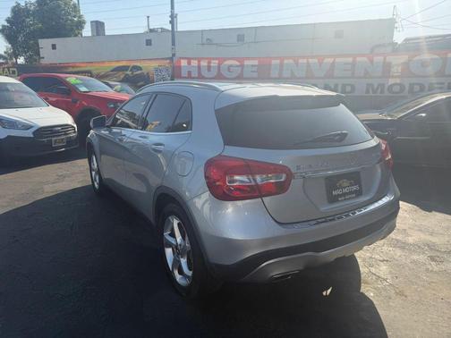 Polar Silver Metallic 2018 Mercedes-Benz GLA 250 4MATIC