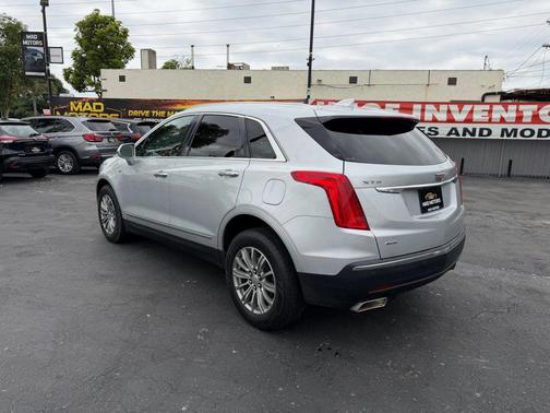 Radiant Silver Metallic 2017 Cadillac XT5 Luxury