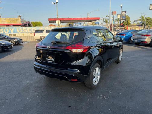 Super Black 2024 Nissan Kicks S