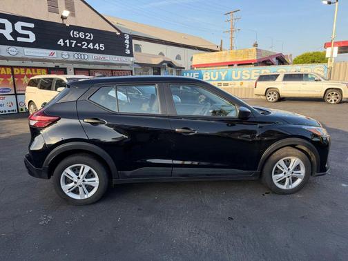 Super Black 2024 Nissan Kicks S
