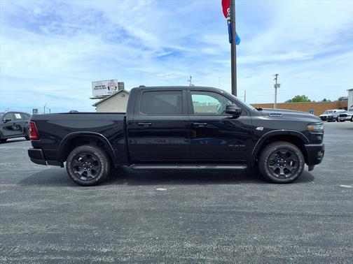 Diamond Black Crystal Pearl Coat (pxj) 2026 RAM 1500 Big Horn/Lone Star