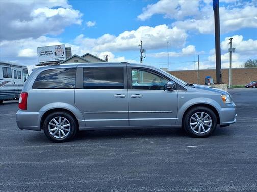 Billet Silver Metallic Clearcoat 2014 Chrysler Town & Country Touring-L