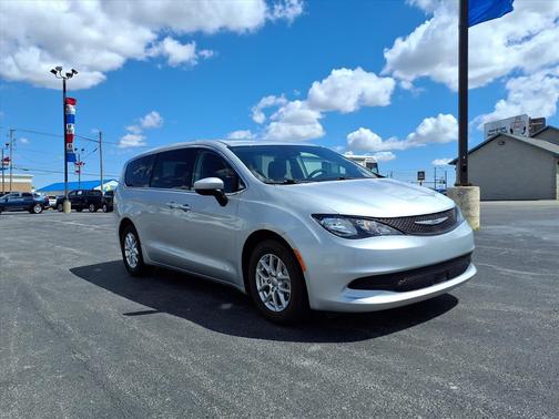 Silver Mist Clear Coat 2023 Chrysler Voyager LX