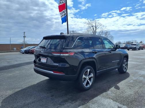 Diamond Black Crystal P/C 2026 Jeep Grand Cherokee Limited