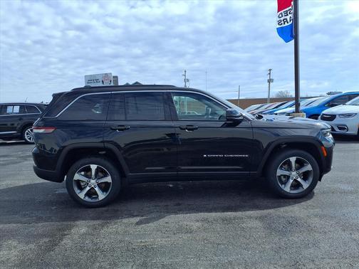 Diamond Black Crystal P/C 2026 Jeep Grand Cherokee Limited