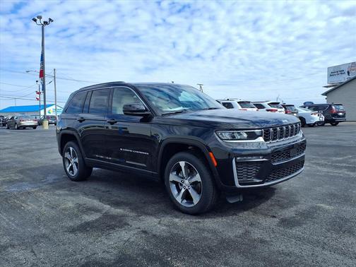 Diamond Black Crystal P/C 2026 Jeep Grand Cherokee Limited