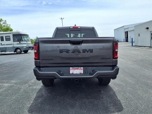 Granite Crystal Metallic Clear Coat (pau) 2026 RAM 1500 Big Horn/Lone Star