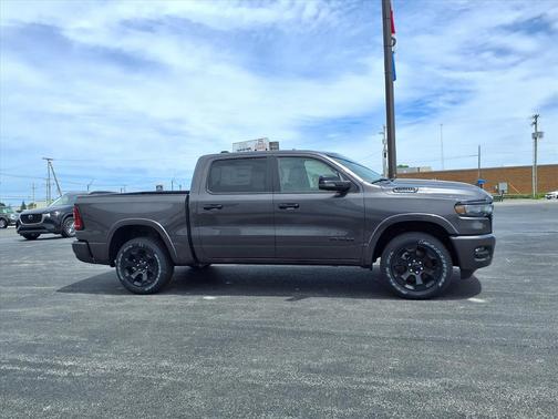 Granite Crystal Metallic Clear Coat (pau) 2026 RAM 1500 Big Horn/Lone Star