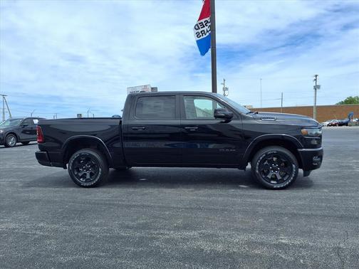 Diamond Black Crystal Pearl Coat (pxj) 2026 RAM 1500 Big Horn/Lone Star