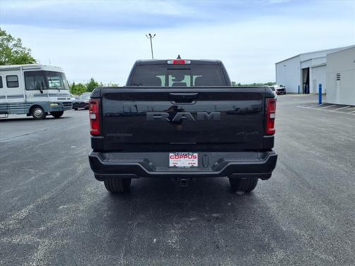 Diamond Black Crystal Pearl Coat (pxj) 2026 RAM 1500 Big Horn/Lone Star