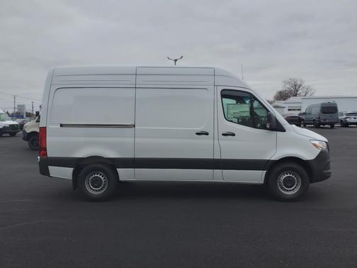 2025 Mercedes-Benz Sprinter 2500 Standard Roof