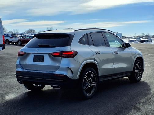 Cirrus Silver Metallic 2025 Mercedes-Benz GLA 250 4MATIC