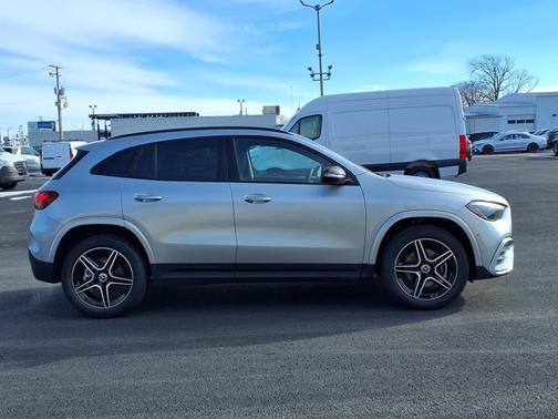 Cirrus Silver Metallic 2025 Mercedes-Benz GLA 250 4MATIC