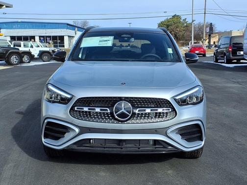 Cirrus Silver Metallic 2025 Mercedes-Benz GLA 250 4MATIC