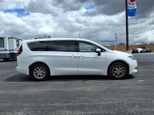 Bright White Clear Coat Pw7 2022 Chrysler Voyager LX