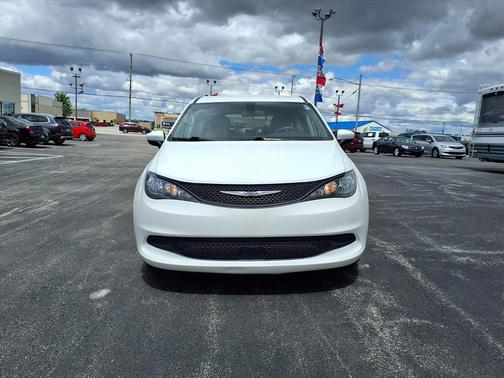 Bright White Clear Coat Pw7 2022 Chrysler Voyager LX