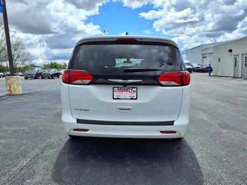 Bright White Clear Coat Pw7 2022 Chrysler Voyager LX