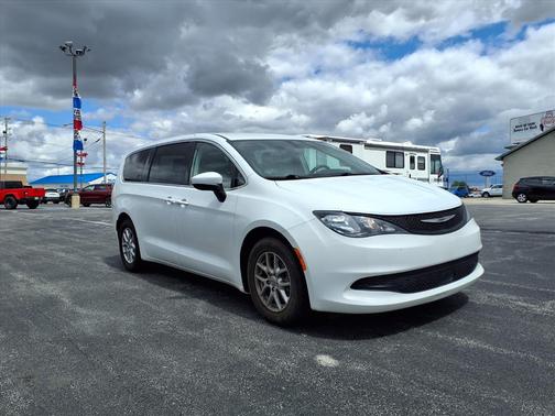 Bright White Clear Coat Pw7 2022 Chrysler Voyager LX