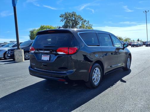 2026 Chrysler Voyager LX