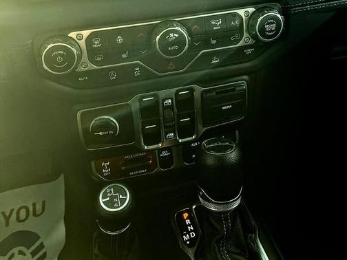 41 2025 Jeep Gladiator Mojave 4x4