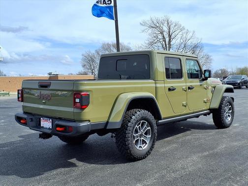 41 2025 Jeep Gladiator Mojave 4x4