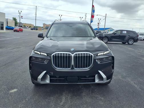 Black Sapphire Metallic 475 2023 BMW X7 xDrive40i