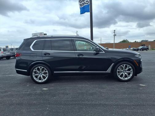 Black Sapphire Metallic 475 2023 BMW X7 xDrive40i
