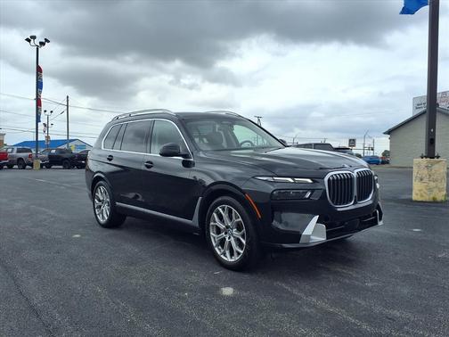 Black Sapphire Metallic 475 2023 BMW X7 xDrive40i