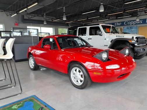 Red 1990 Mazda MX-5 Miata 2dr Convertible