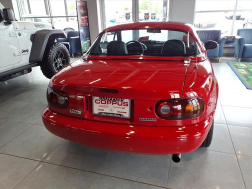 Red 1990 Mazda MX-5 Miata 2dr Convertible
