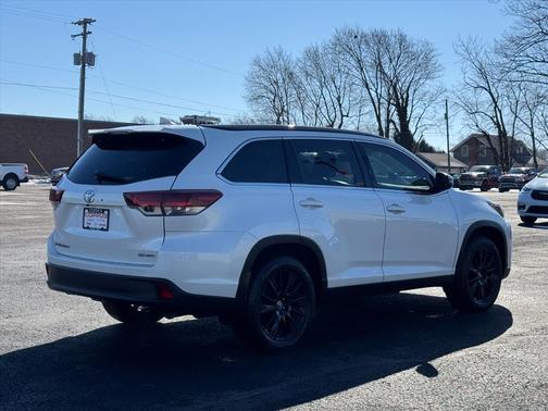2019 Toyota Highlander SE