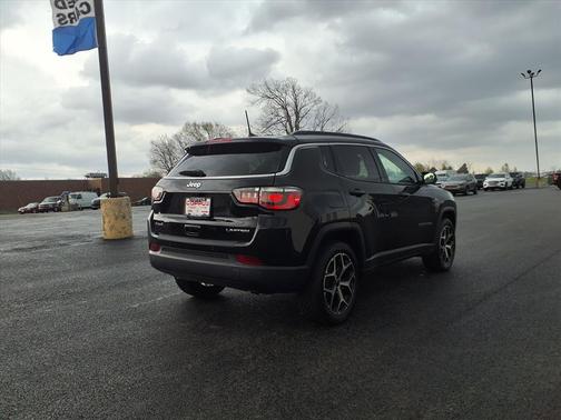 Diamond Black Crystal Pearl Coat 2025 Jeep Compass Limited