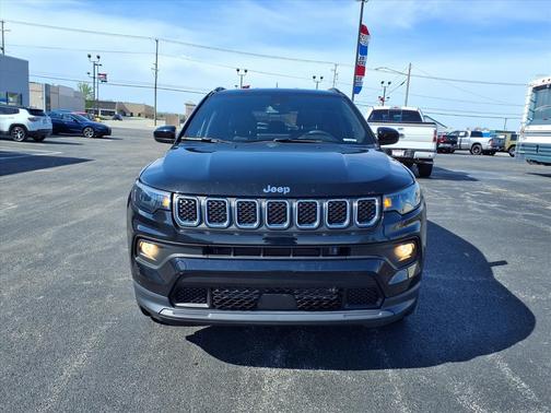 Diamond Black Crystal Pearl Coat 2023 Jeep Compass Latitude Lux