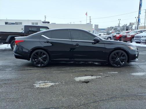 2022 Nissan Altima SR FWD