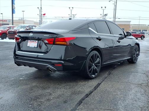 2022 Nissan Altima SR FWD