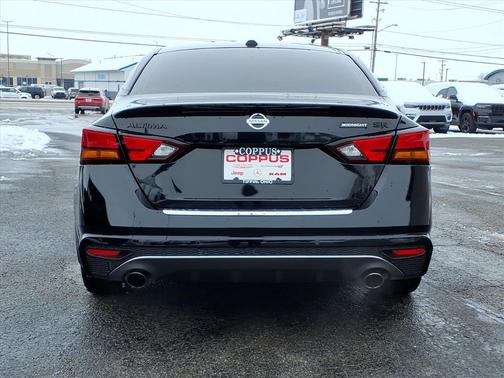 2022 Nissan Altima SR FWD