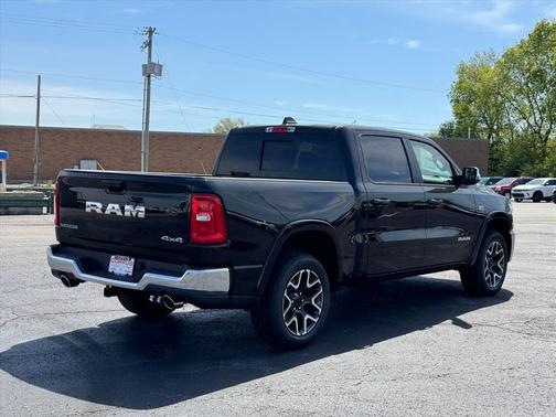 Diamond Black Crystal Pearl Coat (pxj) 2026 RAM 1500 Laramie