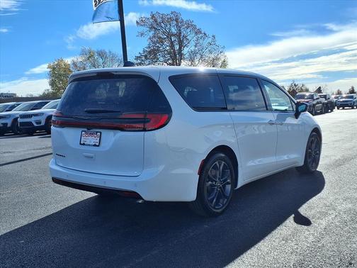 2026 Chrysler Pacifica L