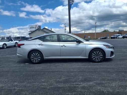 Brilliant Silver Metallic K23 2024 Nissan Altima 2.5 SV