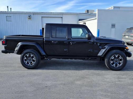 2026 Jeep Gladiator Sahara