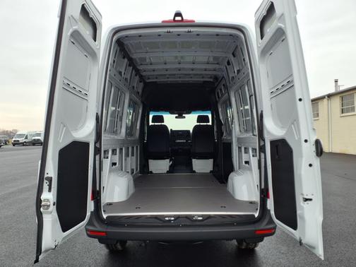 2025 Mercedes-Benz Sprinter 2500 Standard Roof