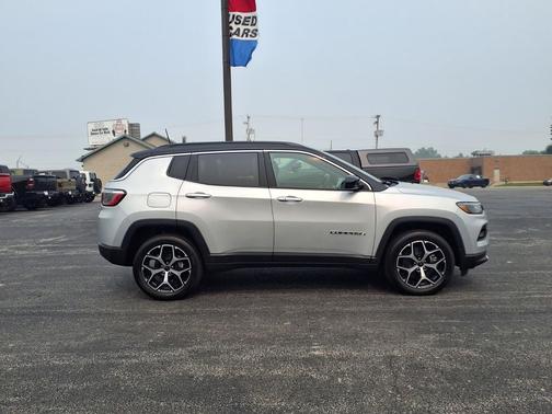 Silver Zynith Clear Coat (pse) 2026 Jeep Compass Limited