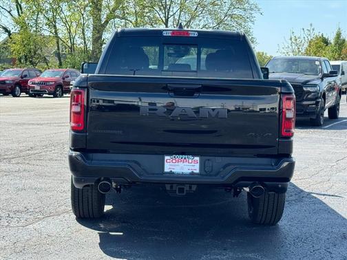 Diamond Black Crystal Pearl Coat (pxj) 2026 RAM 1500 Big Horn/Lone Star