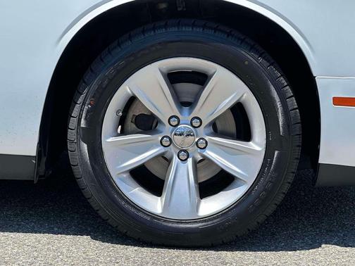 White Knuckle Clearcoat 2023 Dodge Challenger SXT