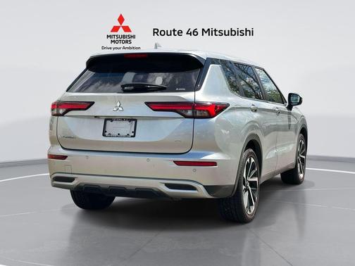 Alloy Silver Metallic 2022 Mitsubishi Outlander SE S-AWC