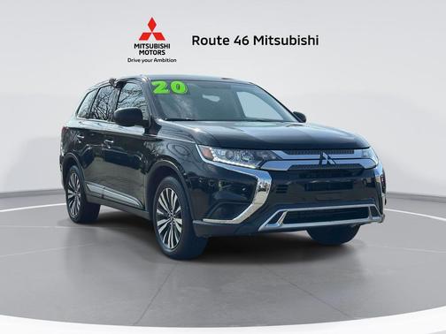 Labrador Black Metallic 2020 Mitsubishi Outlander ES