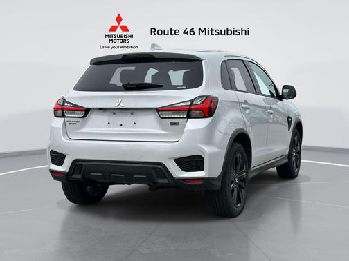 White Diamond 2025 Mitsubishi Outlander Sport 2.0 LE